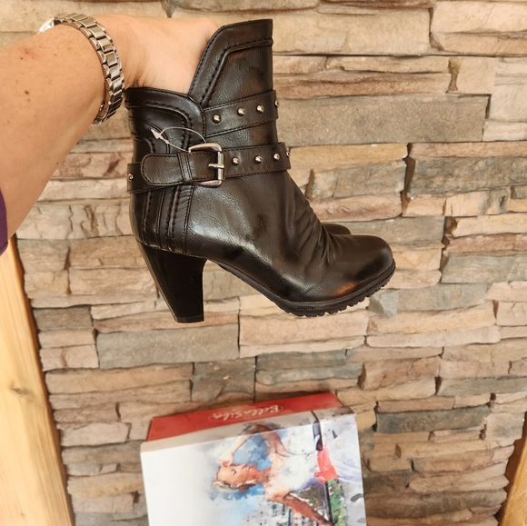 Short Bots - Picture 12 of 13